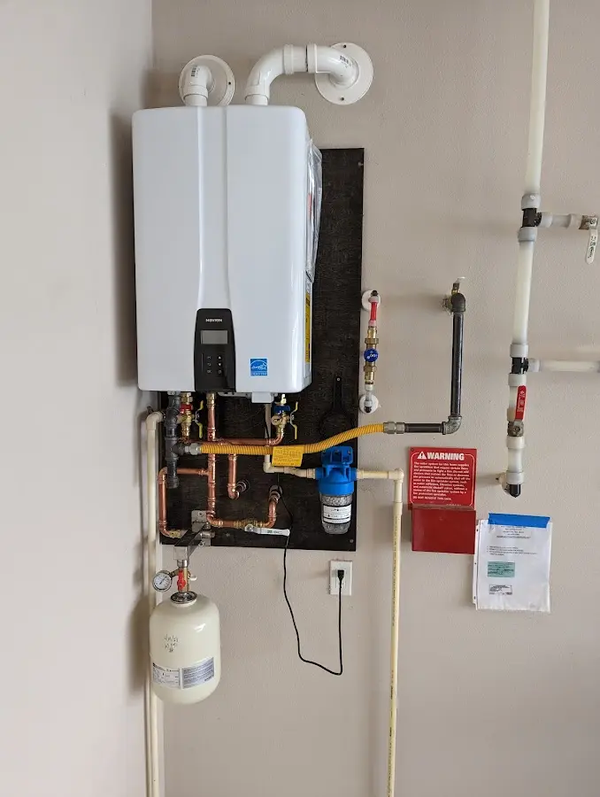 Professional plumber installing copper piping in a North Alamo home