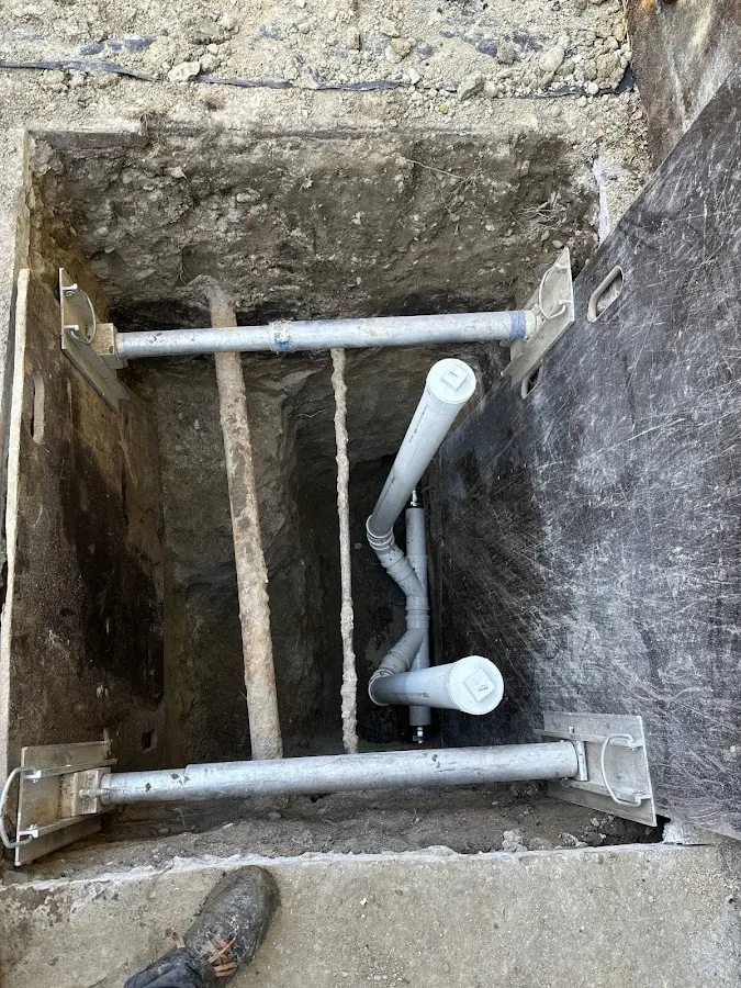 Experienced plumber completing Drain Cleaning work in North Alamo